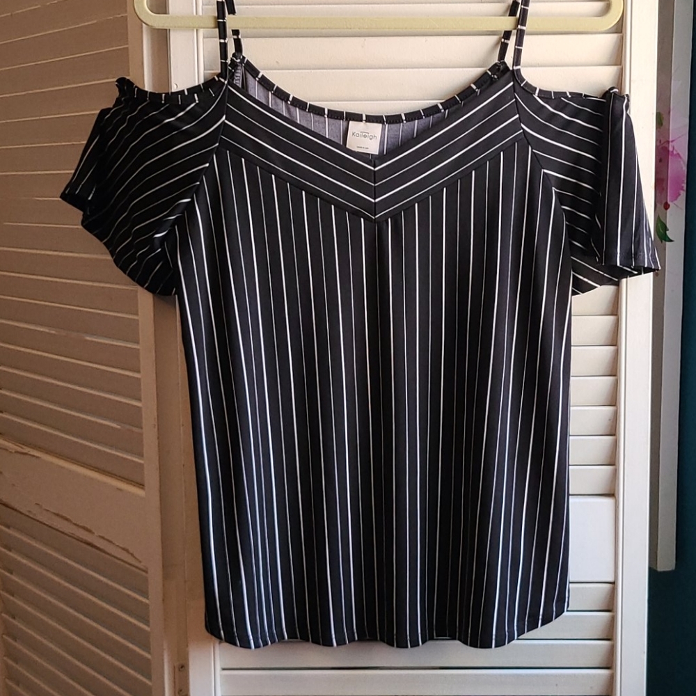 Kaileigh flutter sleeve blouse